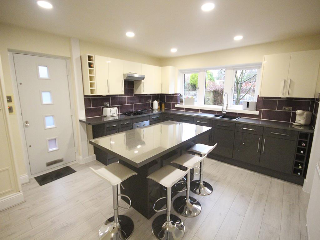 4 bedroom house For Sale in Fence, Burnley - IMG_1035.jpg